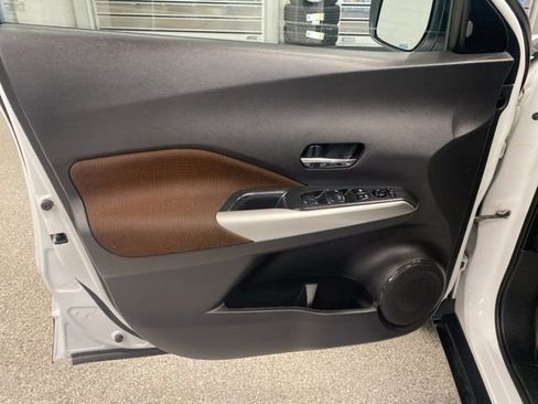 Used 2018 Nissan Kicks SR w/ Interior Electronics Package image 26