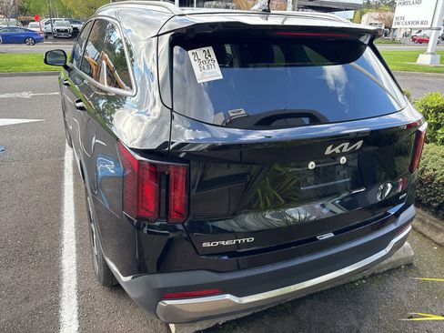 Used 2025 Kia Sorento EX AWD/4WD image 6