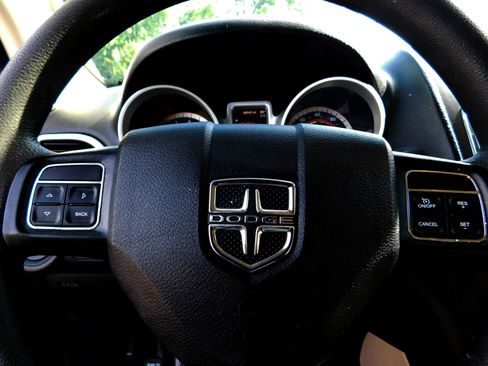 Used 2019 Dodge Journey SE FWD image 17