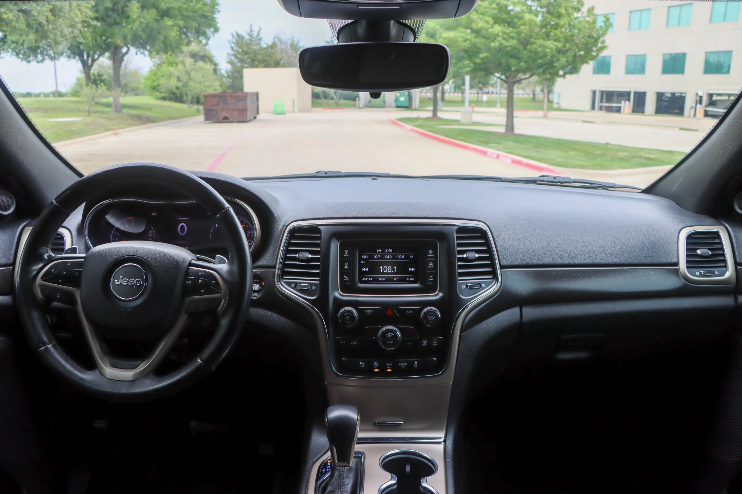 Used 2017 Jeep Grand Cherokee Laredo RWD image 24
