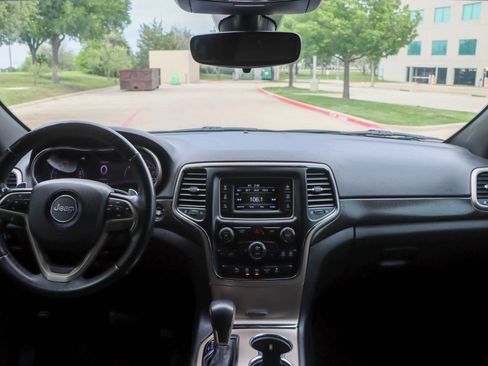 Used 2017 Jeep Grand Cherokee Laredo RWD image 24