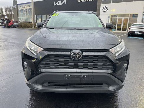 Used 2021 Toyota RAV4 XLE Premium image 2