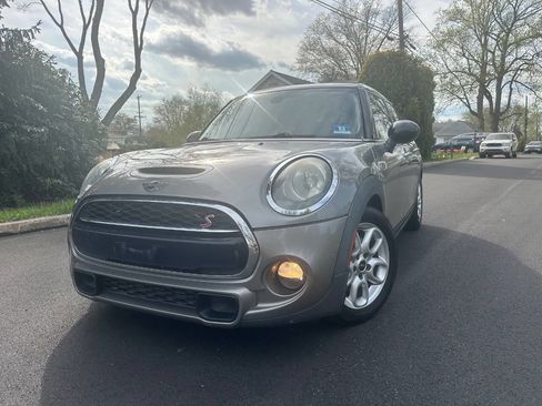 Used 2017 MINI Cooper S image 2
