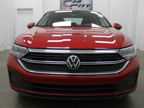Used 2023 Volkswagen Jetta SE FWD image 3