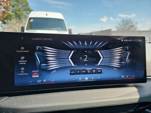 Certified 2025 BMW 330i Sedan w/ Premium Package image 23