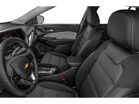 Used 2026 Chevrolet Trax LS w/ LS Convenience Package FWD image 12