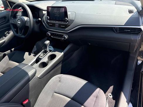 Used 2025 Nissan Altima 2.5 S FWD image 12