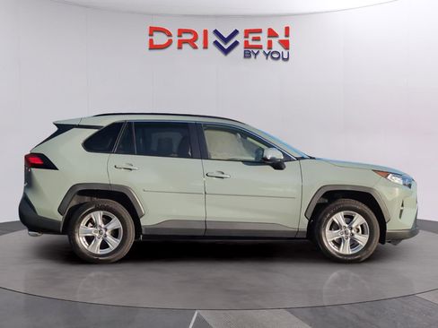 Used 2020 Toyota RAV4 XLE w/ Convenience Package image 6