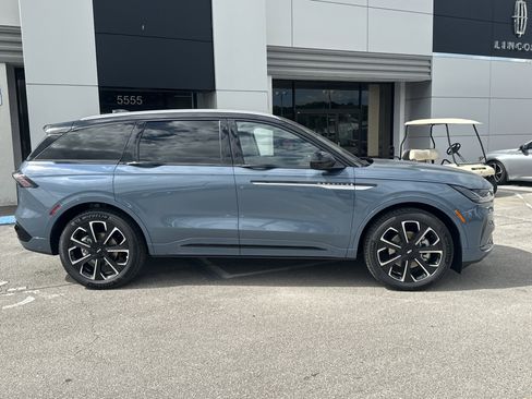 New 2026 Lincoln Nautilus Reserve image 5