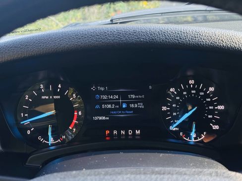 Used 2015 Ford Expedition XLT image 16