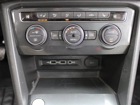 Certified 2020 Volkswagen Tiguan SEL image 18