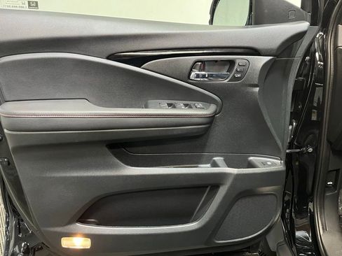 Used 2025 Honda Ridgeline Black Edition image 13