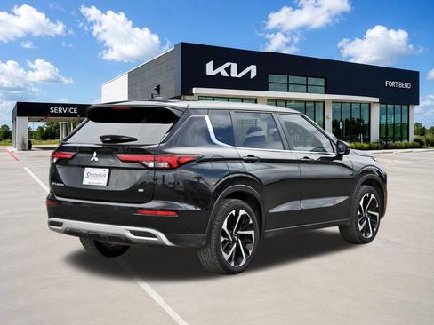 Used 2023 Mitsubishi Outlander SE FWD image 5