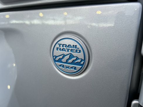 Used 2022 Jeep Wrangler Unlimited Sahara w/ Cold Weather Group image 8