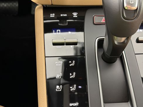 Certified 2026 Porsche Macan AWD/4WD image 19