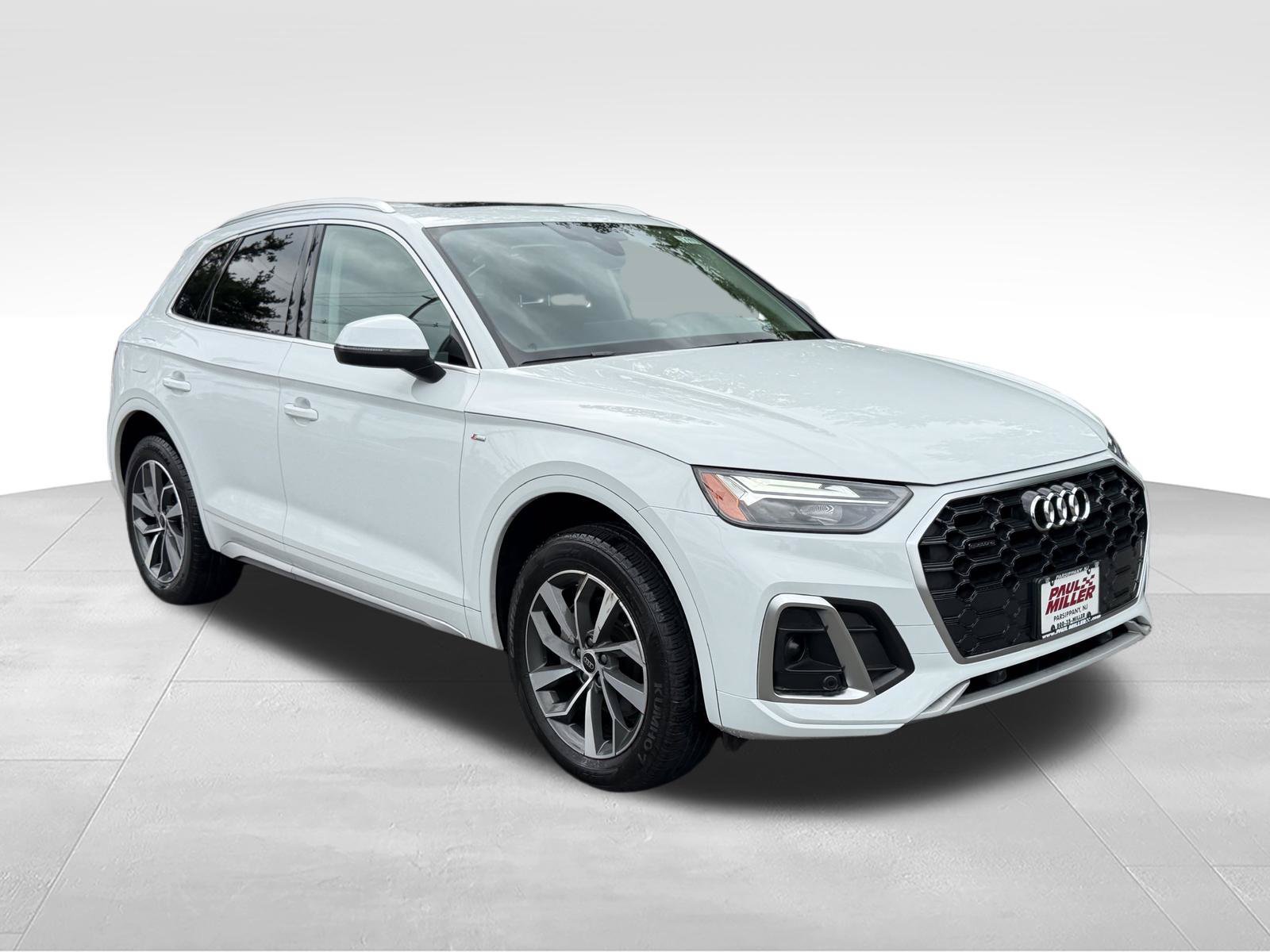 Used 2023 Audi Q5 2.0T Premium w/ Convenience Package AWD/4WD image 3