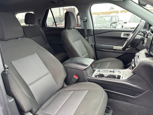 Used 2024 Ford Explorer XLT image 12