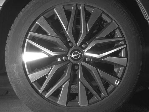 Used 2025 Nissan Altima 2.5 SV FWD image 14