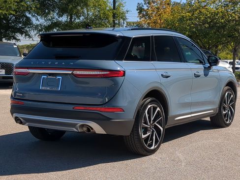 Used 2025 Lincoln Corsair Reserve image 3