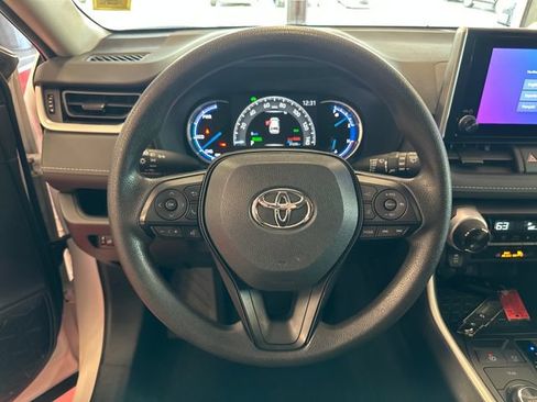 Used 2025 Toyota RAV4 XLE AWD/4WD image 18