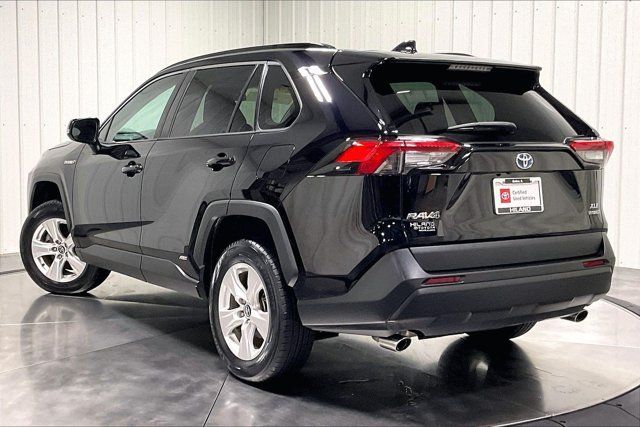 Certified 2020 Toyota RAV4 XLE w/ Convenience Package AWD/4WD image 13