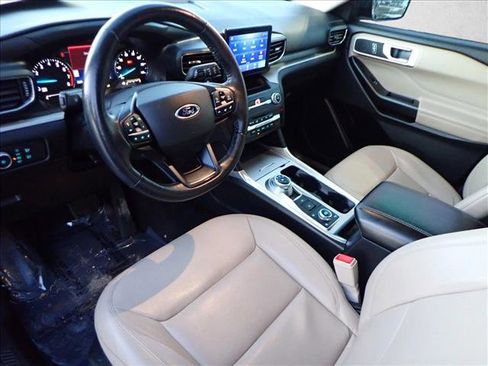 Used 2020 Ford Explorer XLT w/ Equipment Group 202A image 11