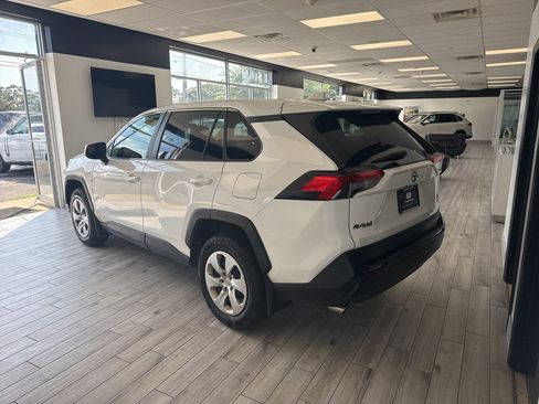 Used 2023 Toyota RAV4 LE AWD/4WD image 4