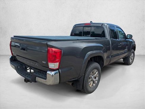 Used 2017 Toyota Tacoma SR5 w/ Tow Package AWD/4WD image 5