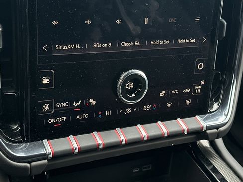 Used 2025 GMC Yukon XL AT4 image 21