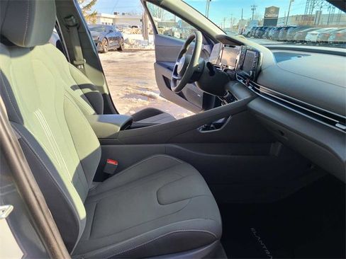 Used 2021 Hyundai Elantra SEL w/ Convenience + Premium Package image 17