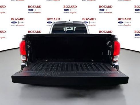 Used 2017 Toyota Tacoma TRD Sport RWD image 32