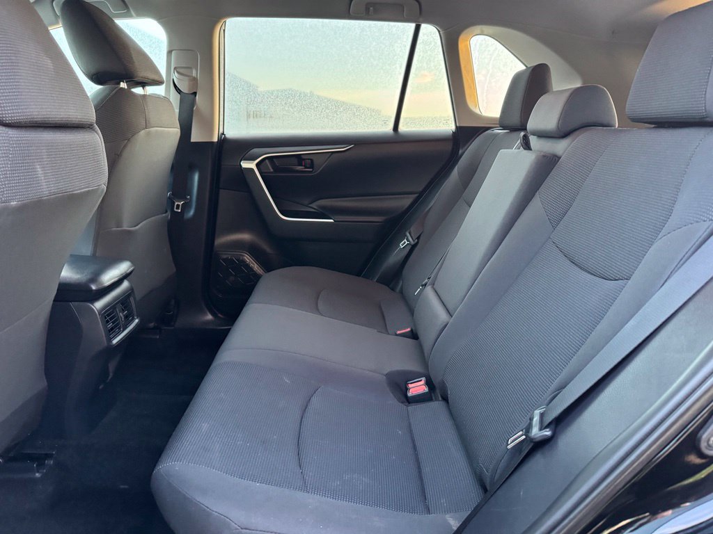 Used 2019 Toyota RAV4 LE AWD/4WD image 5