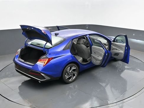 Used 2025 Hyundai Elantra SEL image 25