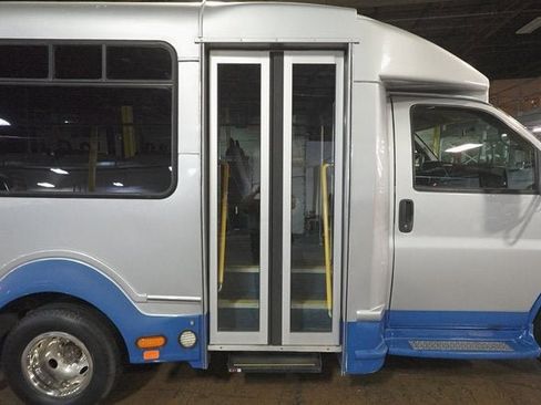 Used 2014 Chevrolet Express 3500 w/ Shuttle Bus Package image 20