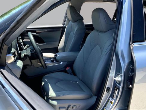 Used 2021 Toyota Highlander Platinum AWD/4WD image 8