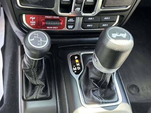 Used 2024 Jeep Wrangler Unlimited Rubicon w/ Dual Top Group AWD/4WD image 21