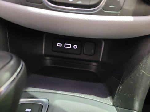 Used 2021 Chevrolet Equinox LT w/ LPO, Floor Liner Package image 35