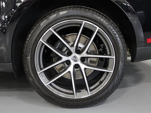 New 2026 Porsche Macan image 12