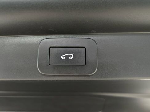 Used 2023 Land Rover Range Rover Long Wheelbase SE image 31