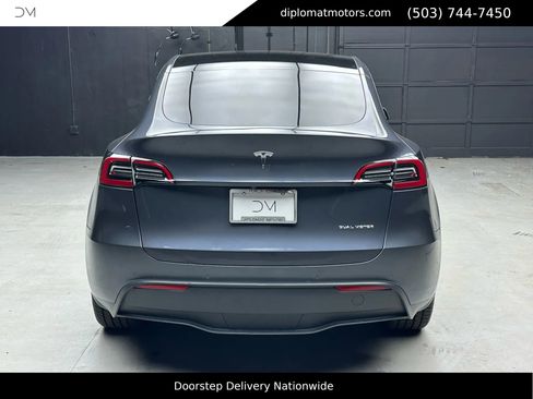 Used 2022 Tesla Model Y Long Range image 5
