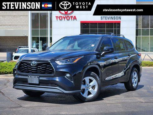 Certified 2021 Toyota Highlander LE image 1