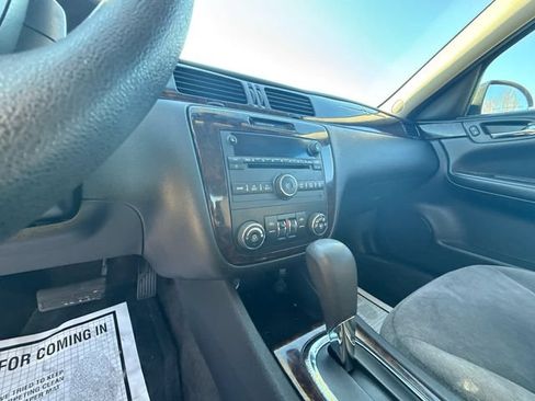 Used 2015 Chevrolet Impala LT w/ LT Sunroof Package FWD image 8