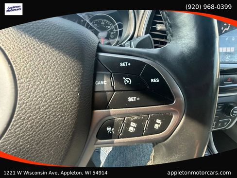 Used 2019 Jeep Cherokee Limited w/ Technology Group AWD/4WD image 24