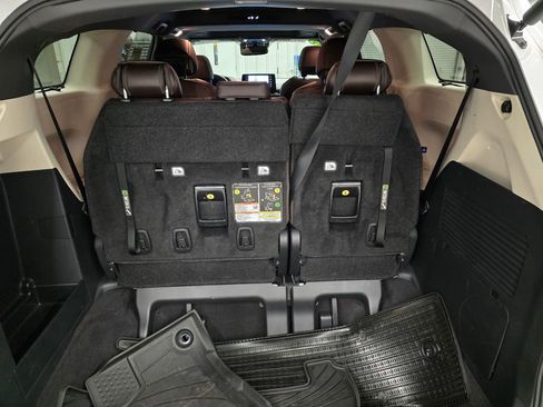 Used 2024 Toyota Sienna Platinum FWD image 46