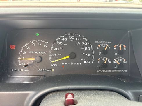 Used 1997 Chevrolet Tahoe 4WD w/ Preferred Equipment Group 3 image 5