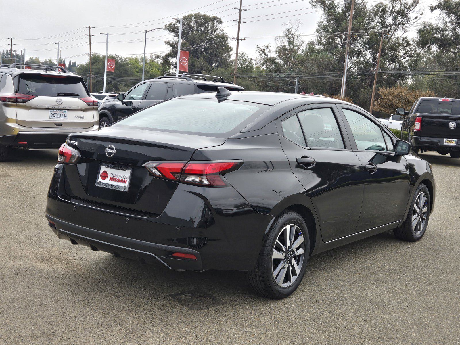Used 2025 Nissan Versa SV FWD image 4
