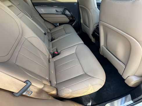 Used 2023 Land Rover Range Rover Sport SE image 18