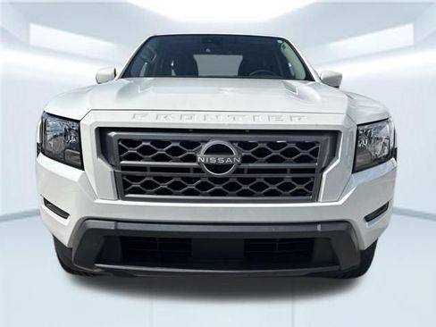 Used 2024 Nissan Frontier SV w/ Technology Package RWD image 2