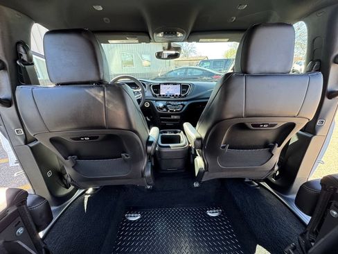 Used 2026 Chrysler Pacifica Select FWD image 20