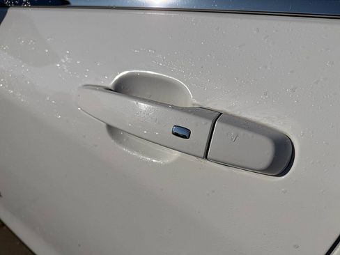 Used 2022 Chevrolet Equinox LT FWD image 9